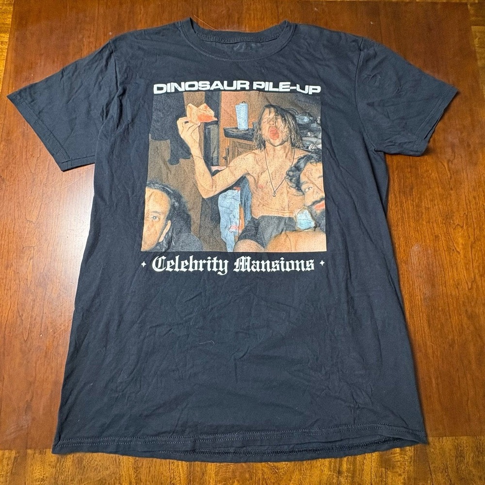 Dinosaur Pile-Up Celebrity Mansions Black Band T-Shirt Medium 20x27